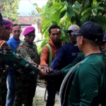 Prajurit Puslatpurmar 8 Kibarkan Merah Putih di Ketinggian 74 Meter
