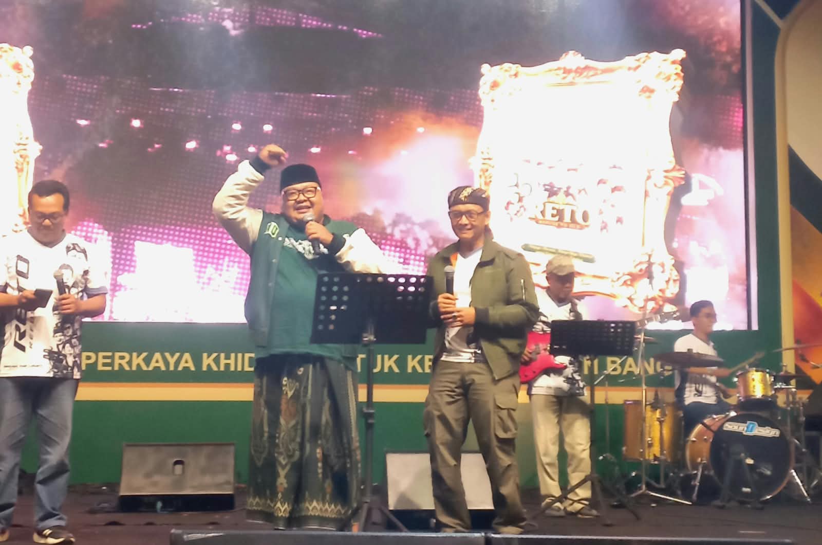 Kepala Kemenag Jombang Ngerock Bareng Gus Antok di Expo NU