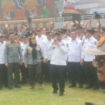 Wali Kota Eva Dwiana Hadiri Apel Akbar Linmas Palembang