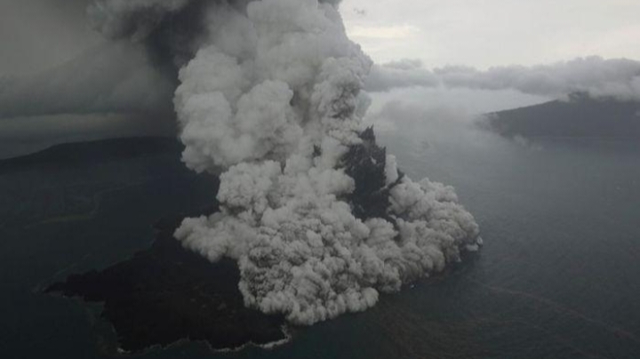Mata Perih hingga Sesak Napas, Abu Vulkanik Ganggu Warga Langkapura